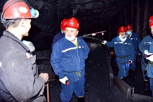 2021-12-15王戈率队到新铁矿四季度安全生产标准化验收通报会并深入三采区7603掘进工作面检查安全生产工作