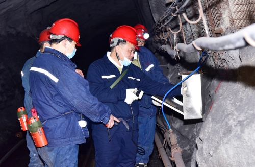 2022-01-21王戈深入新兴矿五采区7158掘进工作面检查安全生产工作