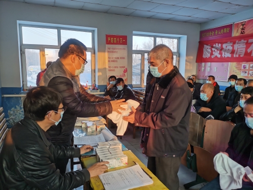 图为胜利煤矿团委开展安全知识有奖考问 图为胜利煤矿团委开展安全知识有奖考问