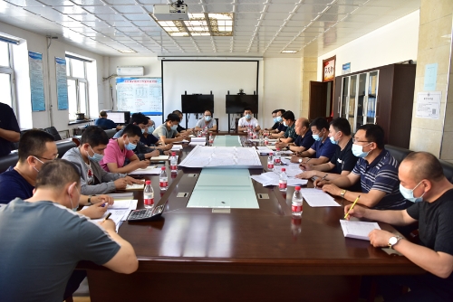 2020-08-15张长山深入新铁矿调研生产规划与青年大学生座谈