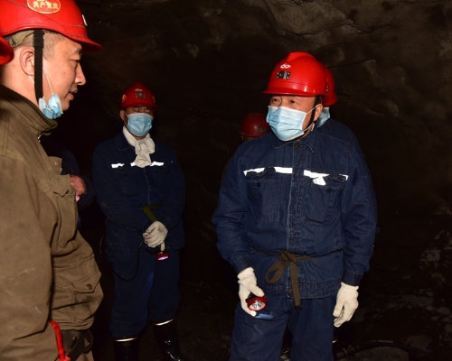 2021-01-29张长山深入新铁矿7671掘进工作面检查安全生产工作 (2)