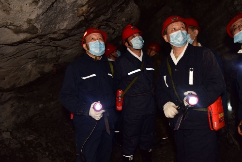 2021-03-19张长山陪同龙煤安全检查组深入新兴矿7153掘进工作面检查安全生产工作 2021-03-19张长山陪同龙煤安全检查组深入新兴矿7153掘进工作面检查安全生产工作