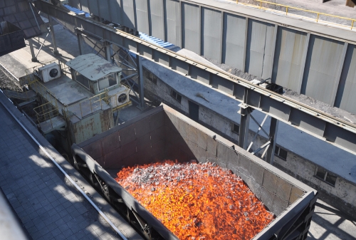 煤气厂第一孔一级冶金焦出炉4 (1) 煤气厂第一孔一级冶金焦出炉4 (1)