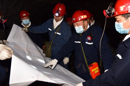 5.7张长山深入新兴矿六采区161采煤准备工作面检查煤层高压注水治理冲击地压施工情况 5.7张长山深入新兴矿六采区161采煤准备工作面检查煤层高压注水治理冲击地压施工情况