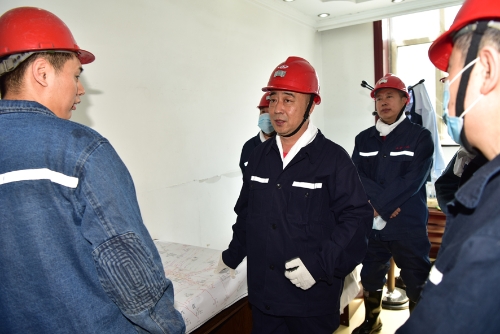 2021-05-19公司领导陪同黑龙江煤监局党组书记、局长张瑞庭深入新兴矿开拓区7101掘进工作面检查 (1)