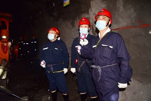 2021-05-19公司领导陪同黑龙江煤监局党组书记、局长张瑞庭深入新兴矿开拓区7101掘进工作面检查 (2)