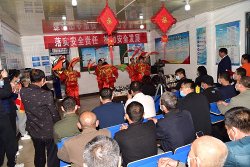 班前慰问演出现场