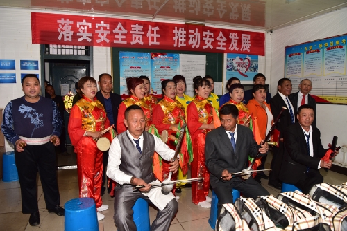 龙湖街道社区的文艺宣传队表演的 全体演员大合唱《没有共产党就没有新中国》(4)