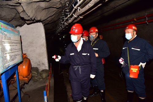 2021-06-17张长山、刘金奇等领导陪同黑龙江煤监局局长张瑞庭深入新兴矿161采煤工作面检查防冲击地压治理情况
