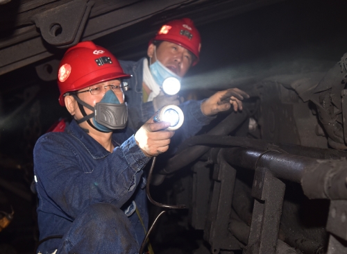 2021-07-12刘金奇深入新铁矿三采区601综采工作面检查安全生产工作