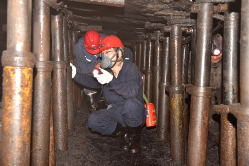 2021-07-20刘金奇深入新立矿221采煤工作面检查安全生产工作