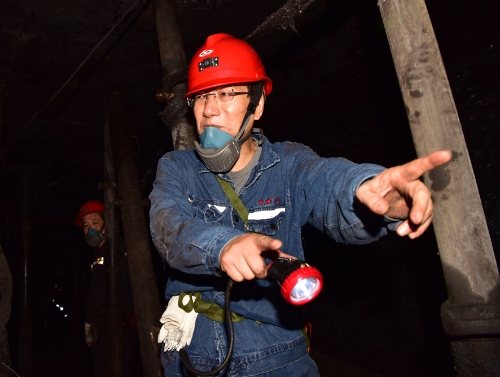 2021-08-03刘金奇深入龙湖矿702充填采宽工作面检查安全生产工作