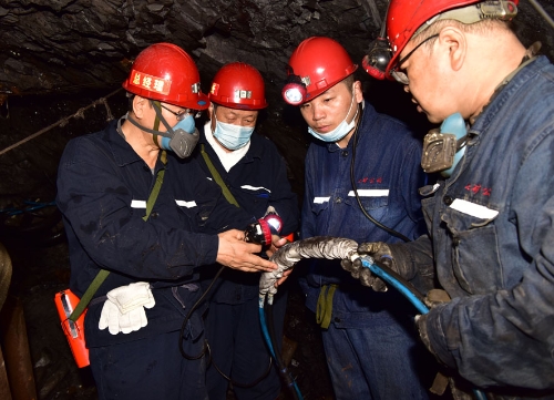 2021-08-05刘金奇深入新兴矿西六采区151采煤工作面检查安全生产工作