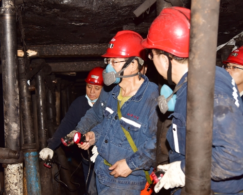 2021-09-11刘金奇深入龙湖矿充填采区702采煤工作面检查安全生产工作 2021-09-11刘金奇深入龙湖矿充填采区702采煤工作面检查安全生产工作