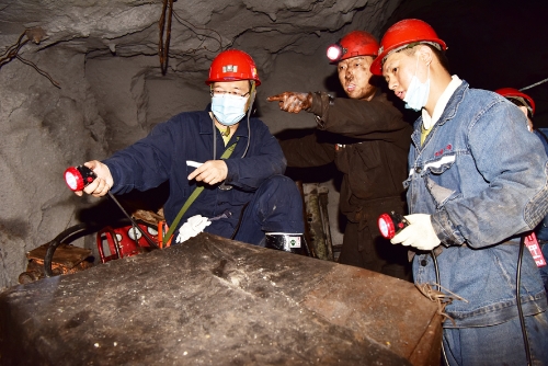 2021-09-21刘金奇深入新兴矿五采区7108掘进工作面检查安全生产工作 2021-09-21刘金奇深入新兴矿五采区7108掘进工作面检查安全生产工作