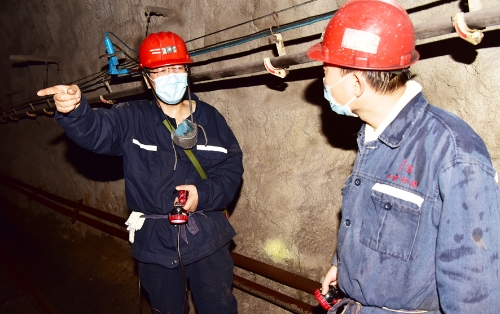 2021-09-22刘金奇率队到新立矿开展三季度安全生产标准化验收并到三水平瓦斯抽放巷检查2 2021-09-22刘金奇率队到新立矿开展三季度安全生产标准化验收并到三水平瓦斯抽放巷检查2