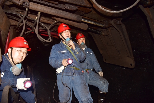 2021-09-26刘金奇深入龙湖矿702综采工作面检查安全生产工作 2021-09-26刘金奇深入龙湖矿702综采工作面检查安全生产工作