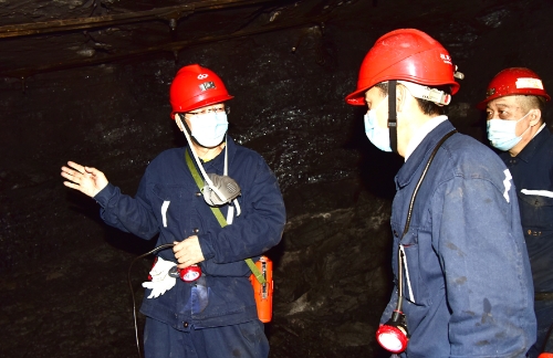 2021-10-03刘金奇深入新建矿开拓二区7011掘进工作面检查安全生产工作