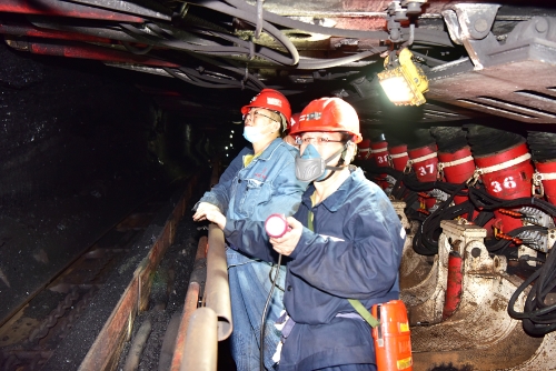 2021-10-13刘金奇深入新立矿201综采工作面检查安全生产工作