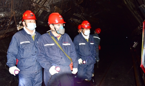2021-10-16刘金奇深入建设矿二采322采煤工作面检查安全生产工作