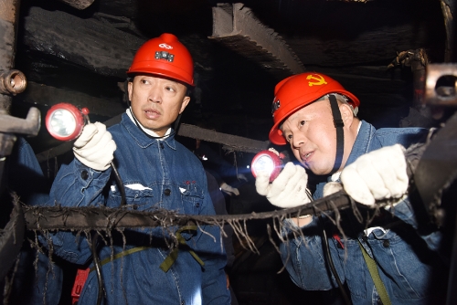 10.20张长山陪同龙江行长在龙湖矿