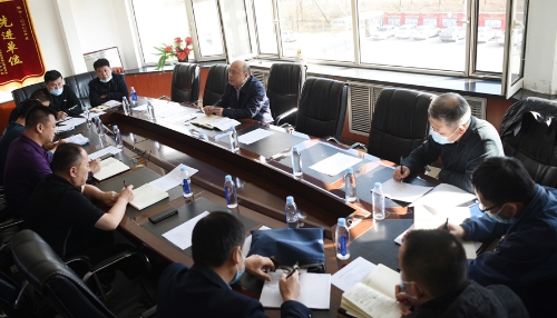 2021-10-22张长山率队深入向阳矿开民技术剖析 孙国祥摄