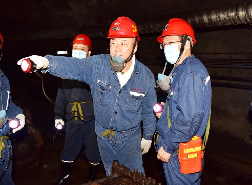 2021-10-23刘金奇深入龙湖矿一采下山区712采煤工作面检查安全生产工作