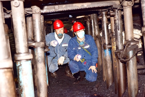 2021-10-26刘金奇率队到龙湖矿开展风险研判和技术刨析并到一采区703采煤工作面检查安全生产工作