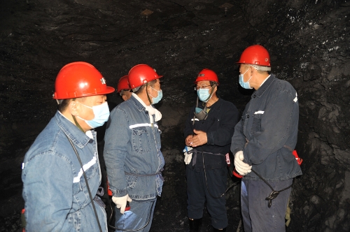 11月4日，刘金奇深入胜利矿