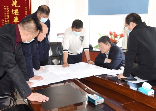 11.12龙煤总经理王佳喜、张长山、刘金奇等领导深入向阳矿六井检查。孙国祥摄1