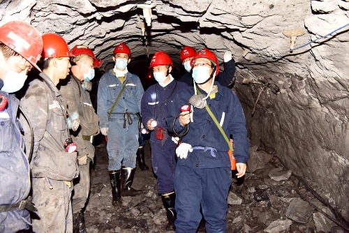 2021-11-01刘金奇率队对新建矿开展风险研判和技术刨析并到三采区7033掘进工作面检查3