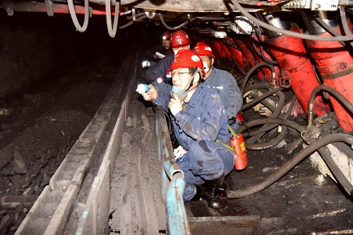 2021-11-18刘金奇深入新铁矿602综采工作面检查安全生产工作