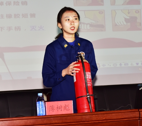 2021-11-19龙煤七台河公司消防灭火应急疏散演练暨消防知识培训 (16)