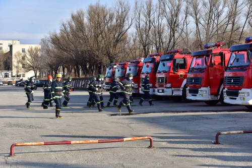 2021-11-19龙煤七台河公司消防灭火应急疏散演练暨消防知识培训 (5)