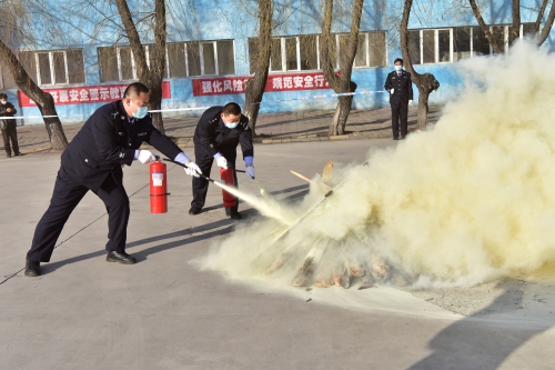 2021-11-19龙煤七台河公司消防灭火应急疏散演练暨消防知识培训 (9)