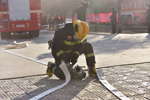 2021-11-19龙煤七台河公司消防灭火应急疏散演练暨消防知识培训 (10)