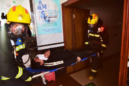 2021-11-19龙煤七台河公司消防灭火应急疏散演练暨消防知识培训 (12)