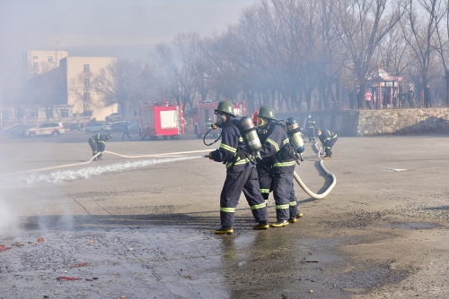 2021-11-19龙煤七台河公司消防灭火应急疏散演练暨消防知识培训 (13)