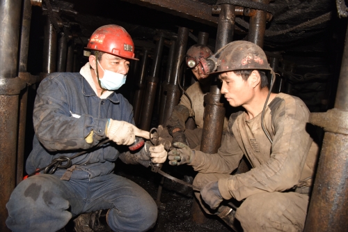 新立矿211采煤队