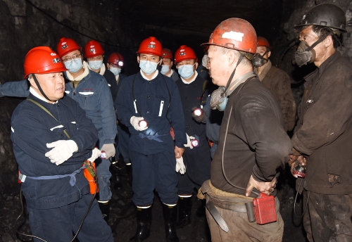 11.23董事长深入新建矿1