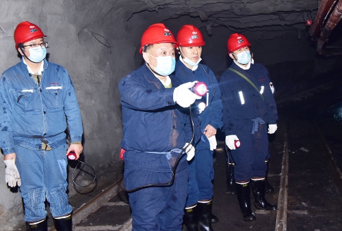 2021-12-14王戈率队到新建矿四季度安全生产标准化验收通报会并深入三水平三采左二片瓦斯岩抽巷检查安全生产工作3