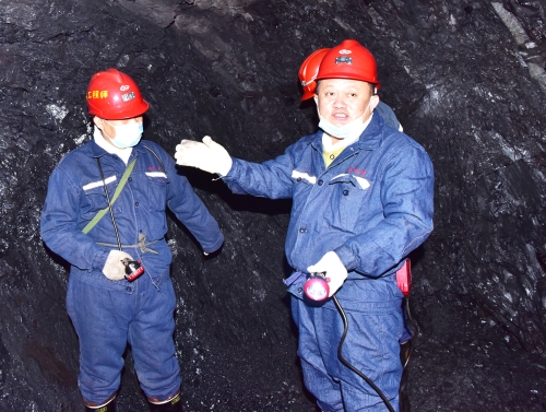 2021-12-17王戈率队到建设矿开展四季度安全生产标准化验收并到7318掘进工作面检查安全生产工作1