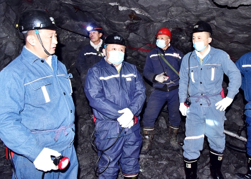 2021-12-19王戈深入向阳矿六井7961掘进工作面检查矿井技改工程进展情况