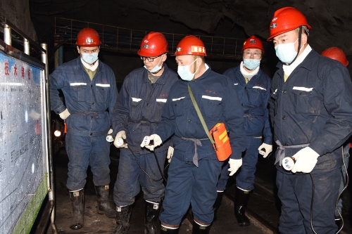 12.22董事长深入新兴矿1