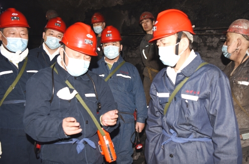 2022.1.1新建矿慰问1