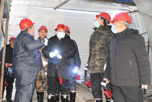 2021-12-31王戈深入七峰矿一井检查矿井建设进展情况2