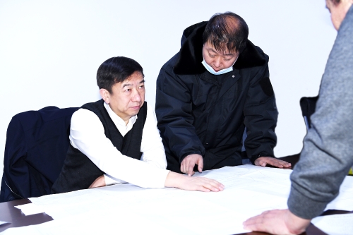 2022-01-01下午集团公司董事长、党委书记孙成坤、公司董事长、党委书记张长山、总经理王戈等领导深入七峰煤矿调研矿井建设进展情况6