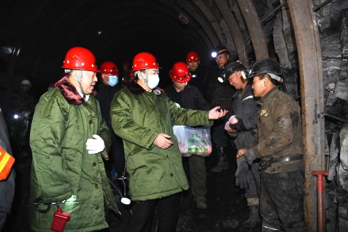 2022-01-01下午集团公司董事长、党委书记孙成坤、公司董事长、党委书记张长山、总经理王戈等领导深入七峰煤矿调研矿井建设进展情况3