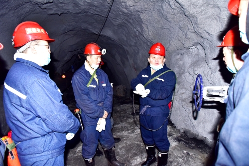 2022-01-03王戈深入新兴矿五采区四片瓦斯岩抽巷检查安全生产工作