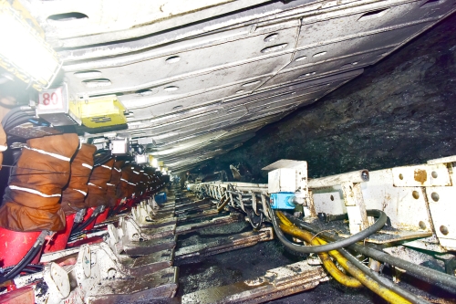 2022-01-14七矿公司智能化工作推进会，张长山、周旭明率队到新兴矿西六采区102智能化综采工作面参观学习、周旭明为新兴矿安全生产指挥中心揭牌15